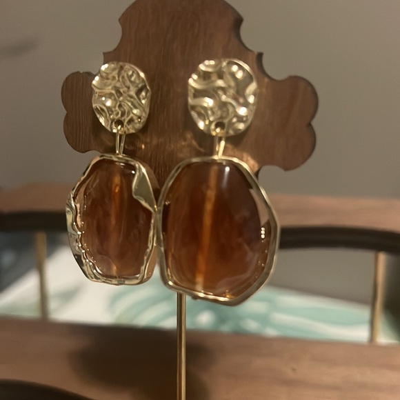 Millard-Inspired Coffee Vintage Gold Earrings - Picture 3 of 8